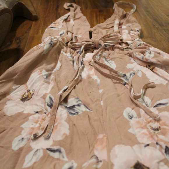 L.A. Hearts Floral Romper. Women's Size XS. - Picture 3 of 8